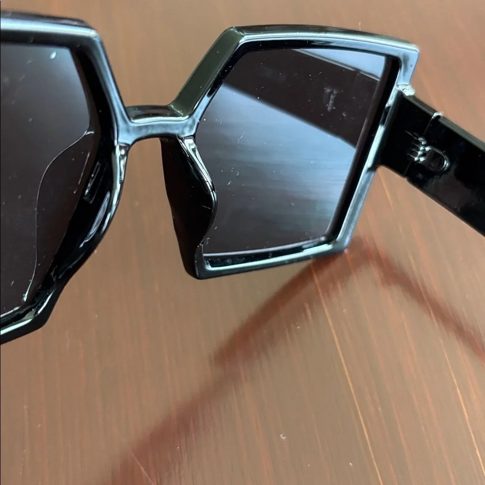 XOXO  100% UV protection,black geometric square frame,black lens